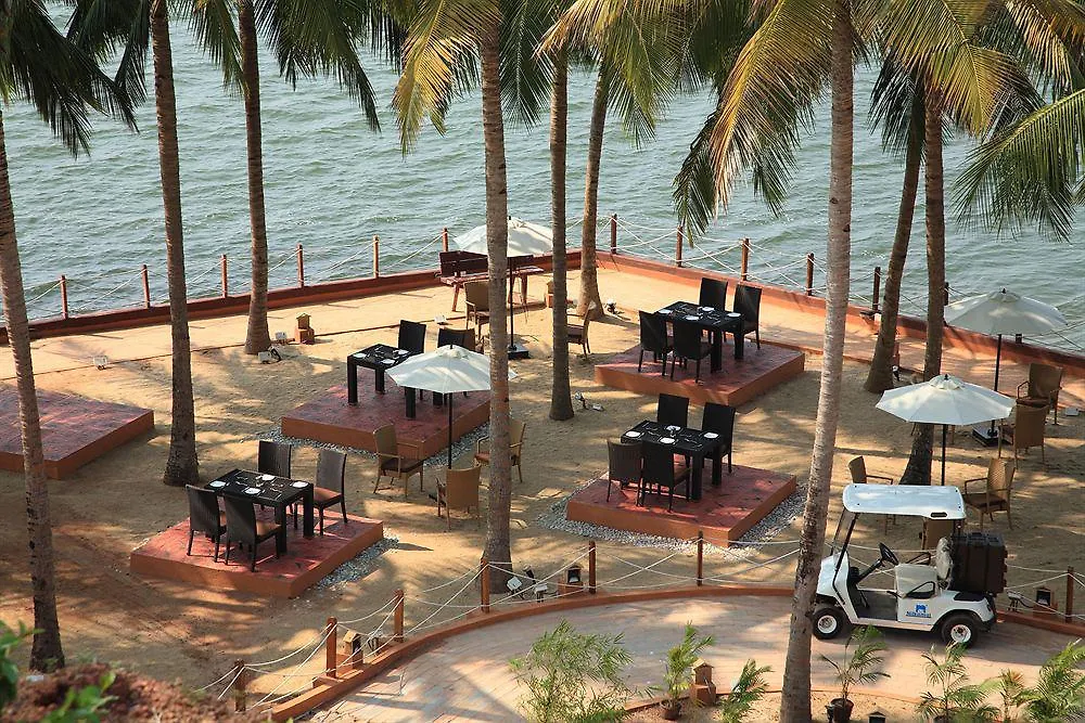 קולאם Cambay Palm Lagoon מלון